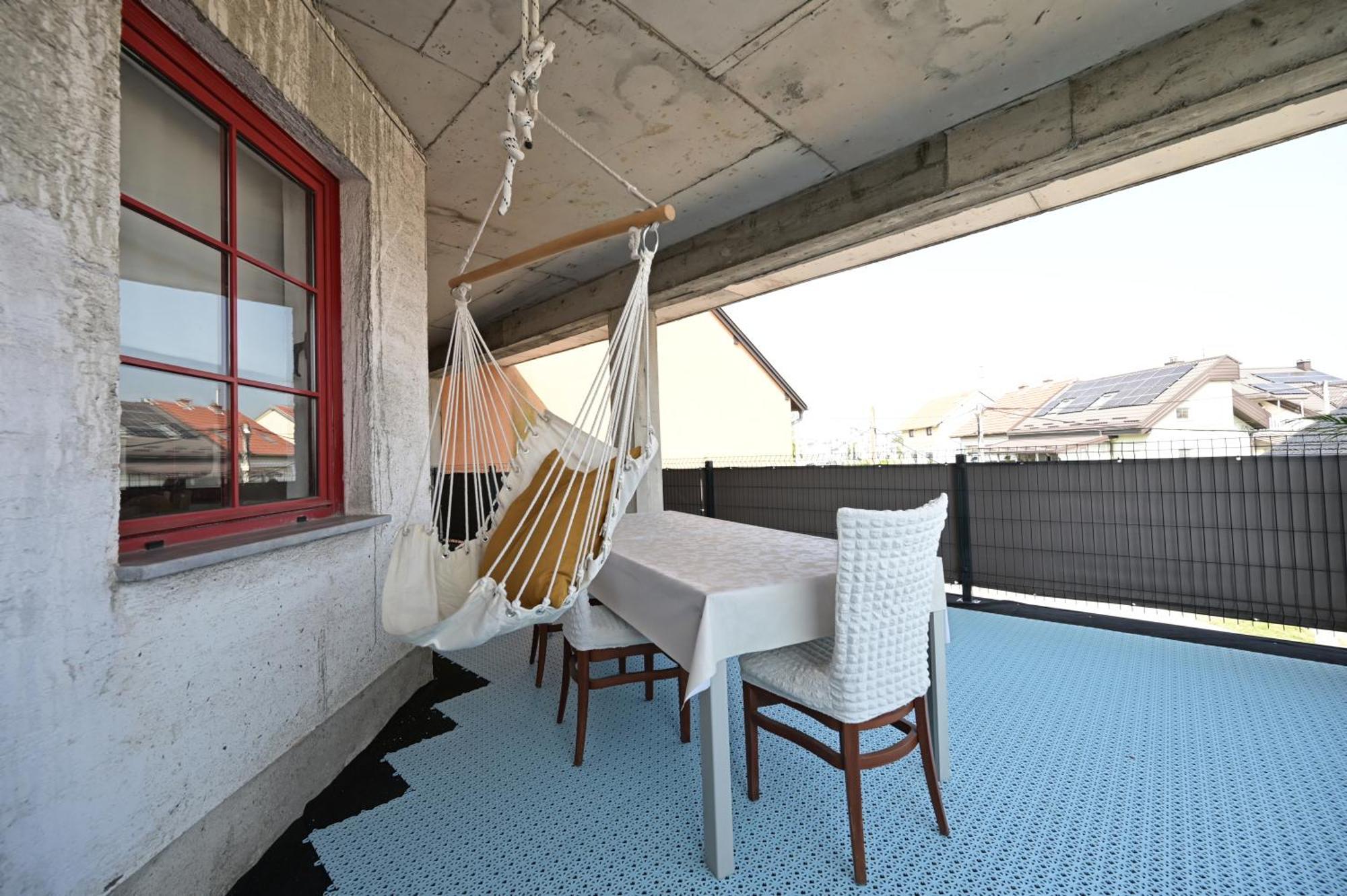 Ofoo Apartament *